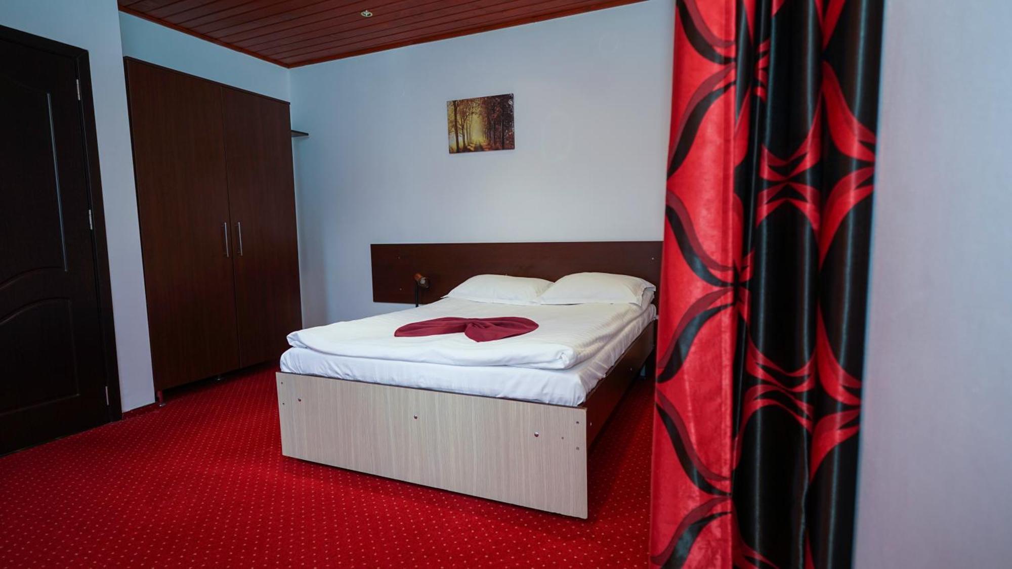 Vila Trandafirul Si Liliacul Hotell Caciulata Eksteriør bilde
